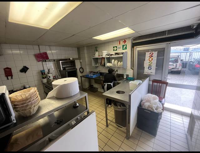 170M² BUSINESS TO LET IN GREEN POINT